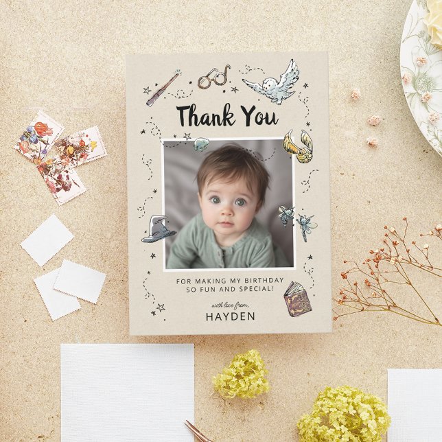 Cartão De Agradecimento Aniversário de 1 ano do Harry Potter (Thank you card simulated on table)