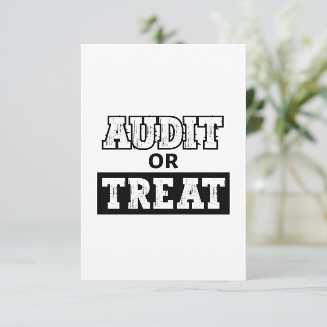 Cartão De Agradecimento Auditoria ou Tratar - Halloween do Contador Engraç (Em pé/Frente)