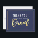 Cartão De Agradecimento BAR MODERNO MITZVAH obrigado seu nome dANIEL<br><div class="desc">pelo kat massard >> WWW.SIMPLYSWEETPAPERIE.COM << Uma maneira simples e na moda para dizer obrigado para o seu convidado para participar do BAR/BAT MITZVAH do seu filho como modelo, é simples você adicionar seus próprios detalhes ou clicar no botão personalizar e você pode adicionar ou alterar texto, fontes, tamanhos etc....</div>