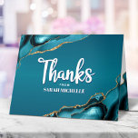 Cartão De Agradecimento Bat Mitzvah Dourado Turquoise Ombre Agate Script N<br><div class="desc">Certifique-se de que o seu Bat Mitzvah favorito mostre o seu apreço a todos os que apoiaram o seu evento principal! Envie este cartões de agradecimentos legal, único, moderno e personalizado. Script branco manuscrito e tipografia ousada sans serif sobrepõem um fundo azul-lacrimogêneo profundo com azul-turquesa acentuado com veias douradas falsas....</div>