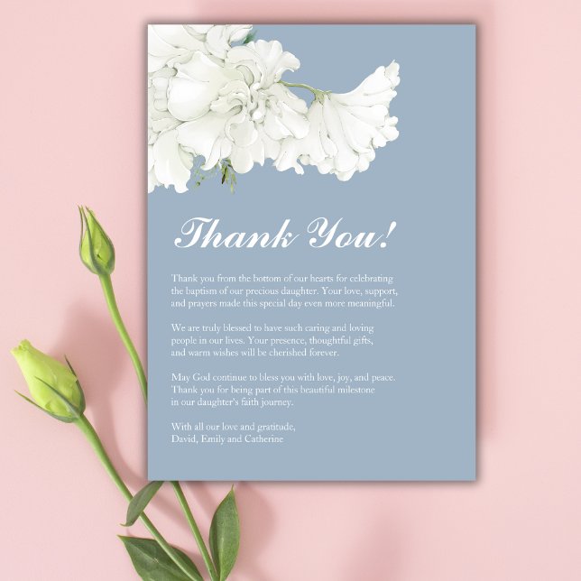 Cartão De Agradecimento Batismo azul-poeirento branco elegante (Elegant White Floral Dusty Blue Baptism Thank You Card)