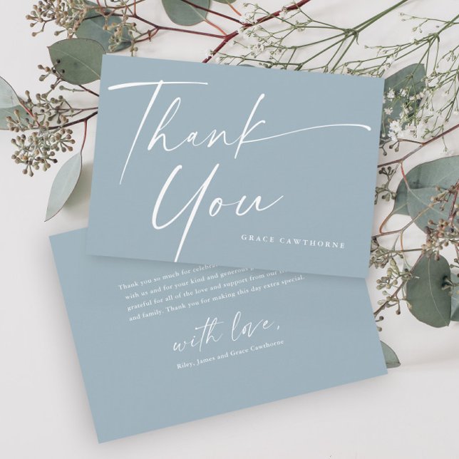 Cartão De Agradecimento Batismo moderno Elegante Dusty Blue Boys (Elegant script dusty blue boys baptism thank you card.)