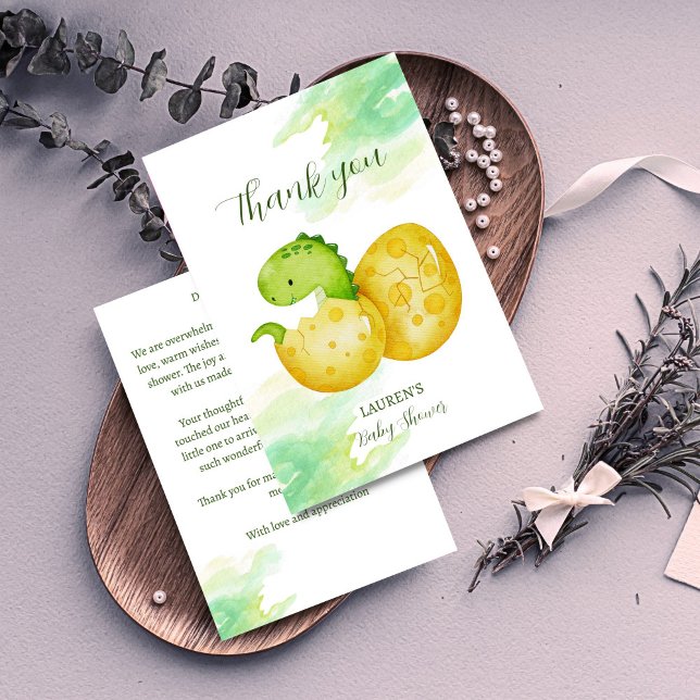 Cartão De Agradecimento Bebê dinossauro verde em breve (Hatching soon cute green baby dinosaur baby shower thank you cards)