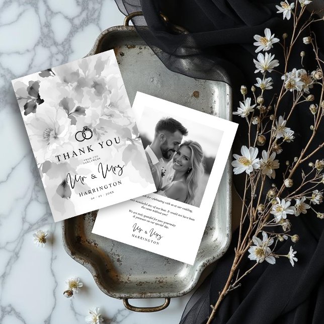 Cartão De Agradecimento Black White MR & MRS Floral Design Photo Wedding (Black & White MR & MRS Floral Design Photo Wedding Thank You Cards with Tiny Wedding Rings.)