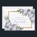 Cartão De Agradecimento Blue White Floral 18th Birthday Photo Flat<br><div class="desc">Uma bela maneira de expressar sua gratidão à família e aos amigos. Um esmagamento botânico de rosas brancas e flores azuis cria belos sotaques florais em dois cantos do quadro de ouro. Três linhas de texto permitem personalizar a frente. Dentro, você pode colocar sua foto no topo e uma obrigado...</div>