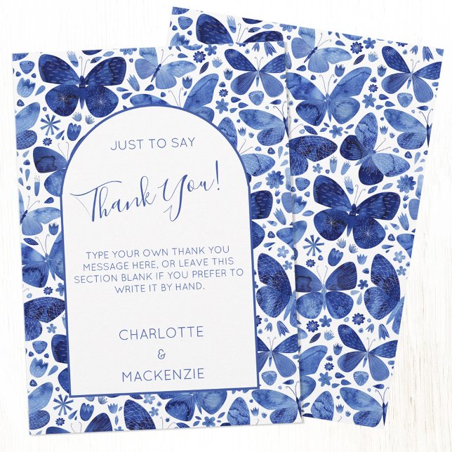 Cartão De Agradecimento Borboleta Padrão de Aquarela Azul e Branco (Blue and white butterfly watercolor pattern personalized custom text thank you card)