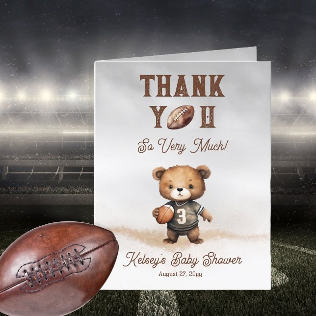 Cartão De Agradecimento Boy Barly Espera Chá de fraldas Americano de Futeb (Teddy Bear Boy American Football Baby Shower Folded Thank You - Bearly Wait Collection)