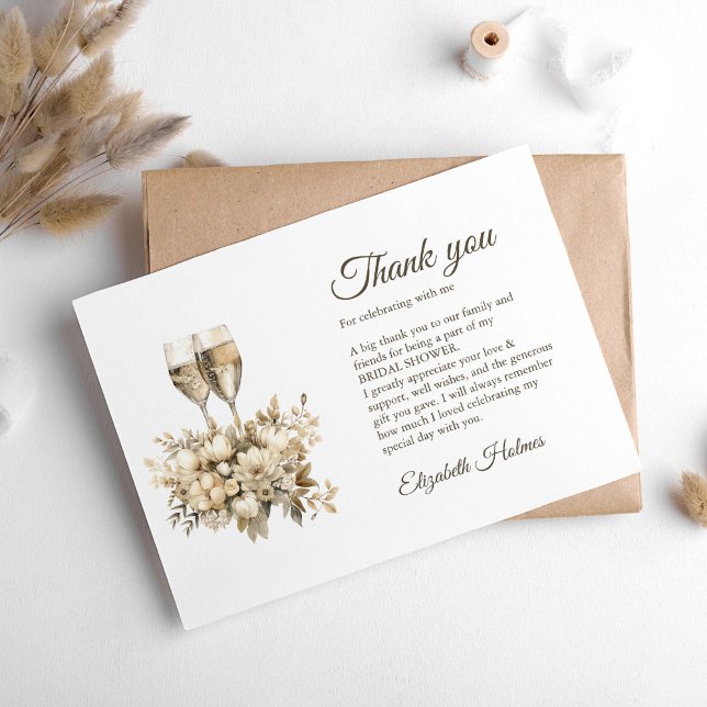 Cartão De Agradecimento Brunch e Bubbly Flores de Champanhe Festa de Chá d (Brunch and Bubbly Champagne Flowers Bridal Shower Thank You Card on a boho white table.)