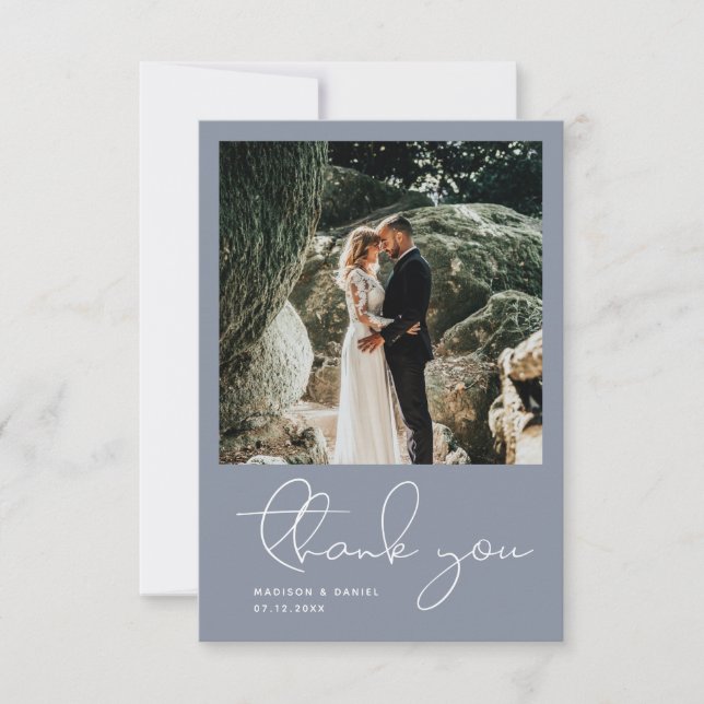 Cartão De Agradecimento Casamento Azul Simples com Foto de Script Moderno  (Frente)