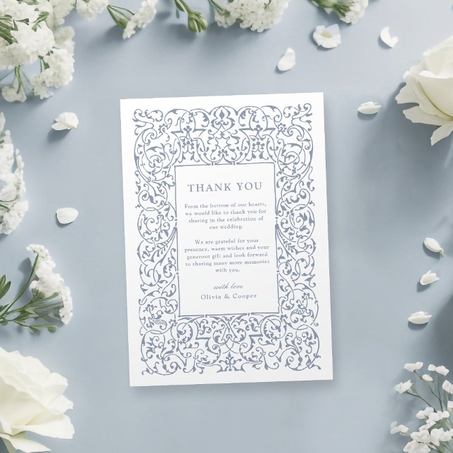 Cartão De Agradecimento Casamento Clássico de Frame de Ornamentado da Dust (Dusty Blue Vintage Ornate Frame Classic Wedding Thank You Card)