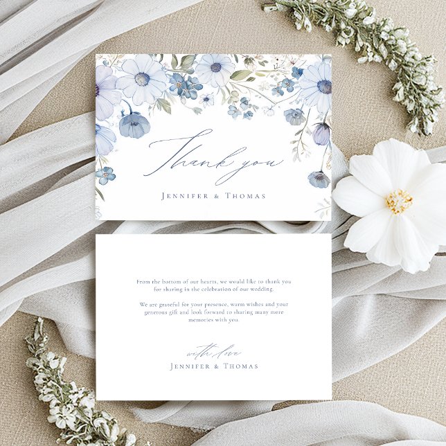 Cartão De Agradecimento Casamento de Flores Silvestres Elegantes em Azul E (Dusty Blue Elegant Wildflower Wedding Thank You Card)