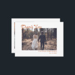 Cartão De Agradecimento Casamento De Foto Imporal Moderno Retro Obrigado C<br><div class="desc">Um cartões de agradecimentos de casamento retrô moderno para enviar a amigos e entes queridos. Personalize a parte frontal do cartões de agradecimentos substituindo-o pela sua própria foto, data e nome, e também altere a cor do texto. Substitua a foto na parte traseira do cartão por sua própria foto, mensagem...</div>