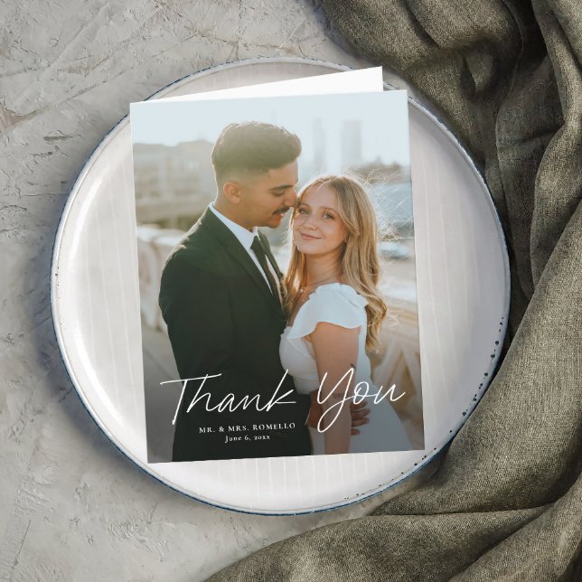 Cartão De Agradecimento Casamento de Foto Simples Roteiro Moderno  (Simple script wedding photo thank you card.)
