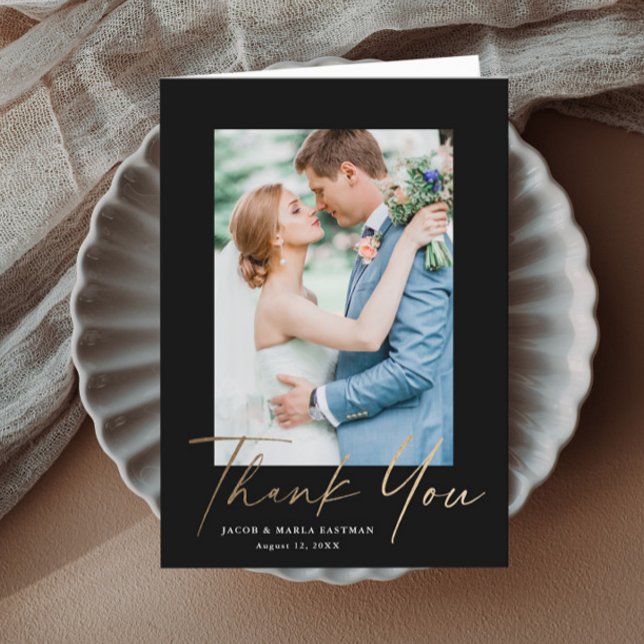 Cartão De Agradecimento Casamento de Fotografias com Script Dourado Modern (Elegant black and gold wedding photo thank you card.)