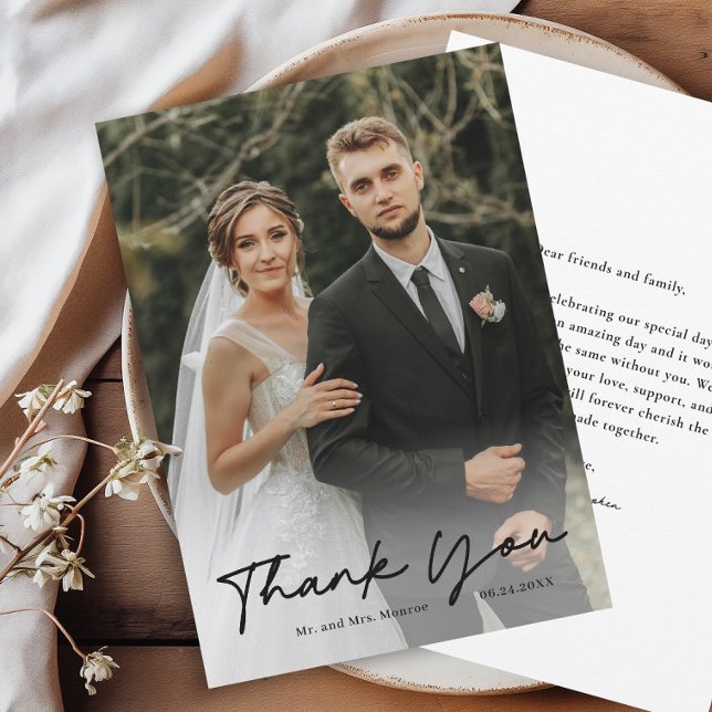 Cartão De Agradecimento Casamento de Fotografias com Script Manuscrito Sim (Simple handwritten black script wedding photo thank you card.)