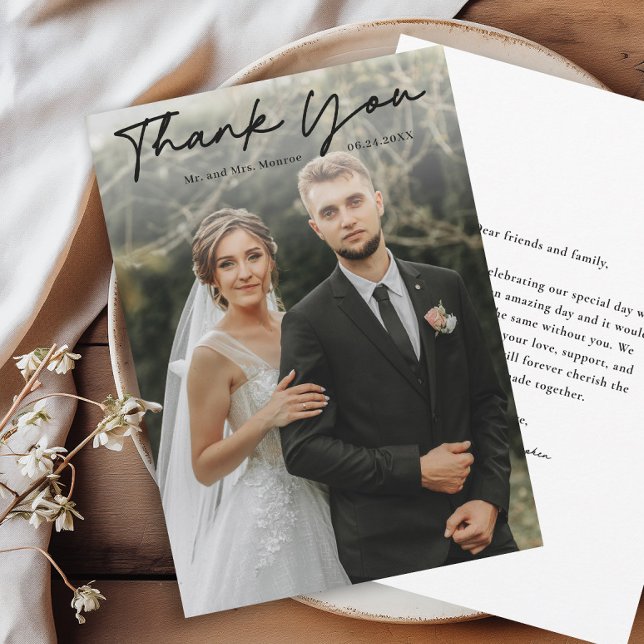 Cartão De Agradecimento Casamento de Fotografias com Script Manuscrito Sim (Simple handwritten black script wedding photo thank you card.)