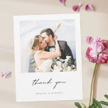 Cartão De Agradecimento Casamento de Fotografias com Script Negra Moderno<br><div class="desc">Este simples obrigado de casamento de fotos quentes, seu modelo de cartão plano apresenta um design limpo e moderno. Você pode decidir mudar a forma para preferencialmentes arredondadas do que cantos agudos, já que ambos parecem funcionar bem com esta design. Então, verifique os dois no modo de edição e veja...</div>