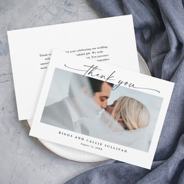 Cartão De Agradecimento Casamento de Fotografias Horizontal 1 de Script Si (Elegant script black and white modern wedding photo thank you card.)