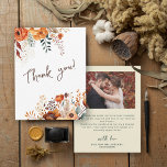 Cartão De Agradecimento Casamento de fotos botânicas autóctones<br><div class="desc">Mande estas flores românticas e elegantes para o outono Obrigado a obrigado de seu convidado por fazer parte do seu dia especial. A frente do cartão apresenta o texto "Obrigado!", enquadrado por uma ilustração botânica típica em tons de queda quente. As costas são personalizáveis com uma das suas fotografias de...</div>