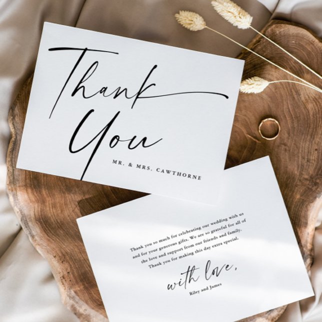 Cartão De Agradecimento Casamento de Letra Elegante Moderna  (Simple Modern handwritten Script Black and White Wedding Thank You Card.)