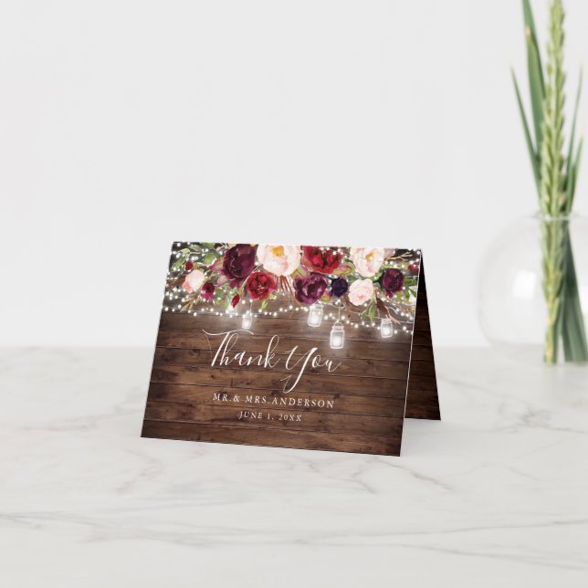 Cartão De Agradecimento Casamento de Luzes Florais Rustic Wood Burgundy (Frente)