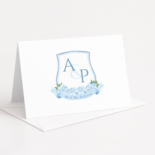 Cartão De Agradecimento Casamento De Peste Botânica Com Monograma Azul E B (Watercolor blue hydrangea monogram crest folded thank you card)