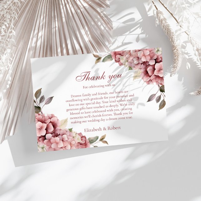 Cartão De Agradecimento Casamento de Rosa de Hídrangea Modern Dusty (Modern Dusty Rose Hydrangea Wedding Thank You Card on a sunny table with white dry botanicals.)