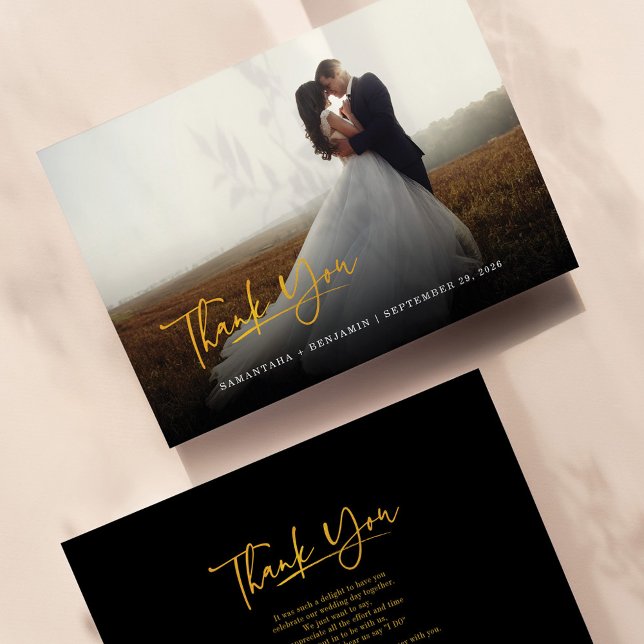 Cartão De Agradecimento Casamento de Script com Letra Mão Moderna (Newlyweds Photo Script Thank You Card)