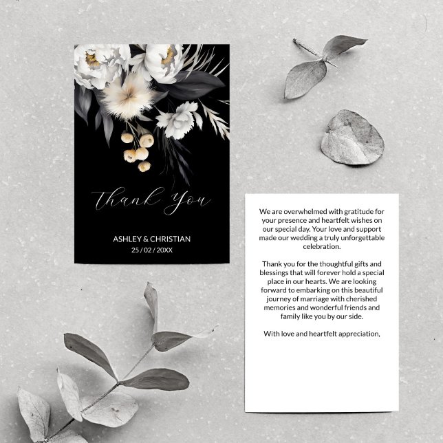 Cartão De Agradecimento Casamento de vassoura preto e branco elegante (Black and white elegant boho wedding thank you card white peonies dry pampas grass flowers black)