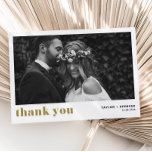 Cartão De Agradecimento Casamento Dourado com Fotografia com Tipografia em<br><div class="desc">Cartões de agradecimentos Dourado de Casamento com Fotografia Típica Trorofônica | cartões de agradecimentos personalizável com dourado com tipografia em negrito. Esse cartões de agradecimentos será perfeito para uma variedade de eventos,  como casamentos e graduações. Personalize adicionando suas fotos horizontais favoritas. Disponível como cartão simples e cartão postal.</div>