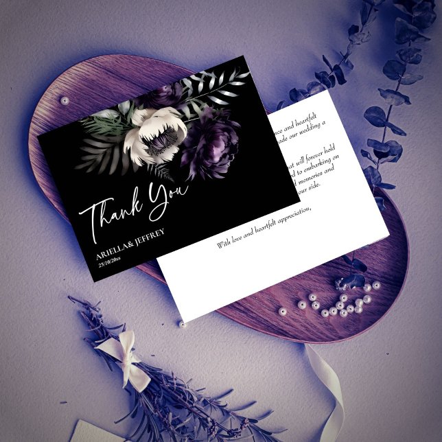 Cartão De Agradecimento Casamento elegante de feiticeiro com alma escura (Dark moody boho elegant wedding thank you card purple white peonies black thank you card)