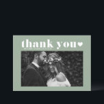 Cartão De Agradecimento Casamento Fotográfico com Tipografia em Negrito Re<br><div class="desc">Envie seu obrigado com este obrigado de fotos personalizável,  com sua placa plana. Ele apresenta uma tipografia ousada e uma camada cardíaca. Esse cartões de agradecimentos fotográfico será perfeito para vários eventos,  como casamentos e graduações. Personalize adicionando suas fotos horizontais favoritas.</div>
