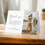 Cartão De Agradecimento Casamento Obrigado Foto Minimalista Simples<br><div class="desc">Elevem a vossa gratidão com as nossas elegantes cartas de agradecimento que incluem a escrita moderna e a vossa fotografia favorita do casamento. Essas cartas oferecem um na moda e design minimalista que complementa perfeitamente qualquer estética de casamento. Personalize-os com uma mensagem sincera de apreço para transmitir seus obrigados aos...</div>