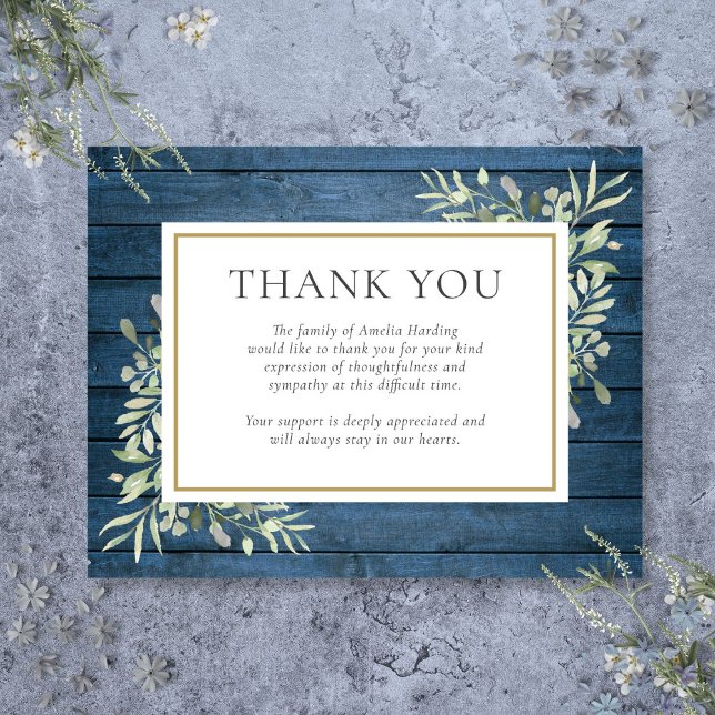 Cartão De Agradecimento Celebração Funeral Russa Azul da Vida (Blue Rustic Greenery Funeral Celebration of Life Thank You Card)