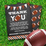 Cartão De Agradecimento Chá de fraldas de Futebol Themed Co-ed<br><div class="desc">Diga obrigado seu estilo com este chá de fraldas de tendências,  obrigado cartas. A formulação modelo é fácil de personalizar e sua família e amigos ficarão entusiasmados quando receberem esse obrigado fabuloso.</div>