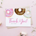 Cartão De Agradecimento Chá de fraldas de Rosquinhas de Cor de Água Rosa e<br><div class="desc">Enviar obrigados com este cartões de agradecimentos personalizável. Apresenta rosquinhas de cor rosa-d'água,  chocolate e chocolate branco,  vidrados,  com espirais coloridos. Personalize adicionando seus detalhes. Este cartões de agradecimentos rosquinha é perfeito para uso pessoal e comercial. Outras cores estão disponíveis.</div>