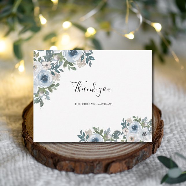 Cartão De Agradecimento Chá de panela Floral Branco Azul (Blue white Watercolor Floral with Greenery Bridal Shower or Wedding Thank you card)