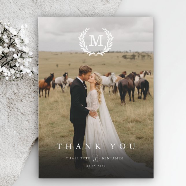 Cartão de Agradecimento com Foto e Monograma de Cr (Elegant Crest Monogram 2 Photo Thank You Card)