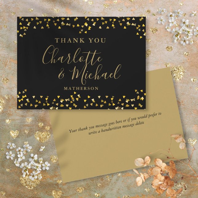 Cartão De Agradecimento Corações de Confete Preto Chic Dourado Script de A (Chic Black Gold Hearts Confetti Signature Script Thank You Card)