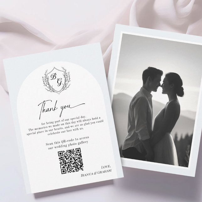 Cartão De Agradecimento Crest Monogram wedding QR-code photo album  (Criador carregado)