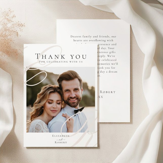 Cartão de Agradecimento de Casamento com Monograma (Elegant Minimalist Beige Monogram Wedding Photo Thank You Card on a white silky tableclothes)