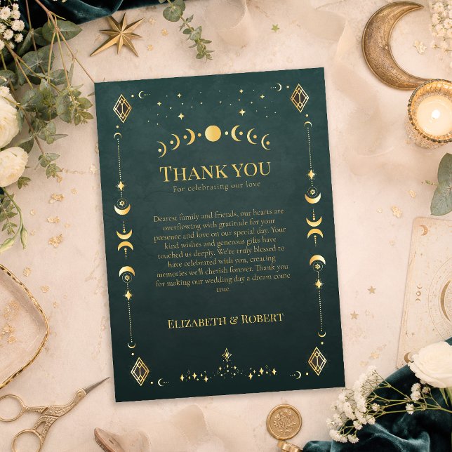 Cartão de Agradecimento de Casamento Gótico Celest (Celestial Gothic Dark Teal Wedding Thank You Card on a table with dark teal wedding decor and flower)