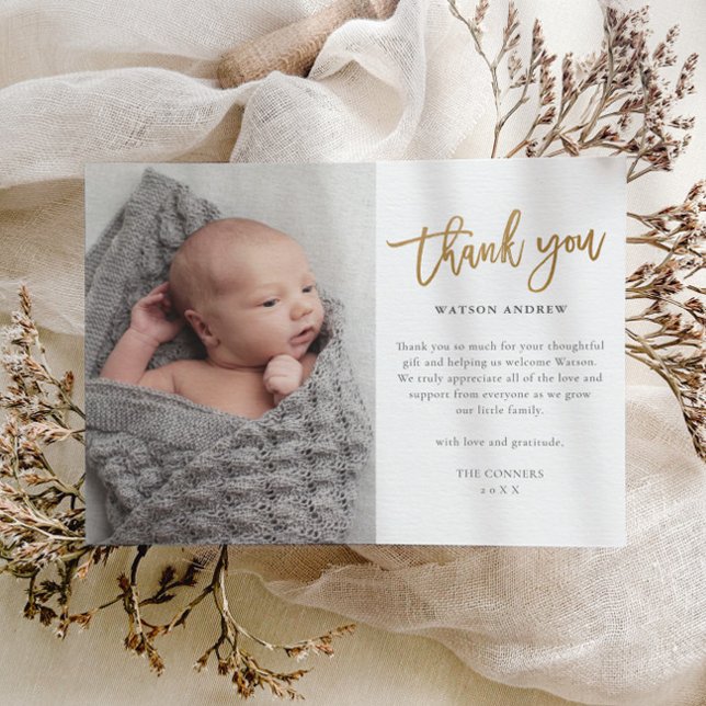 Cartão de agradecimento de foto de bebê com script (Elegant Gold Thank You Script Baby Photo Thank You Card.)