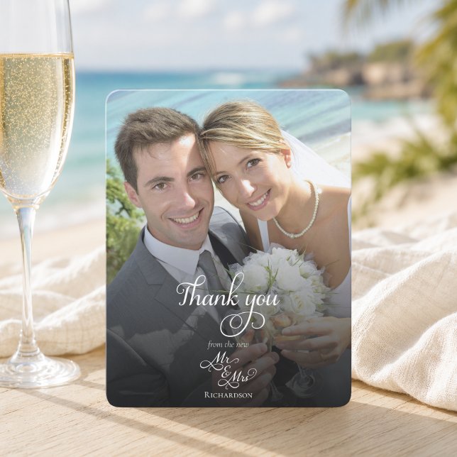 Cartão de Agradecimento de Foto de Casamento Elega (elegant mr and mrs wedding thank you custom photo card with script calligraphy and custom name)
