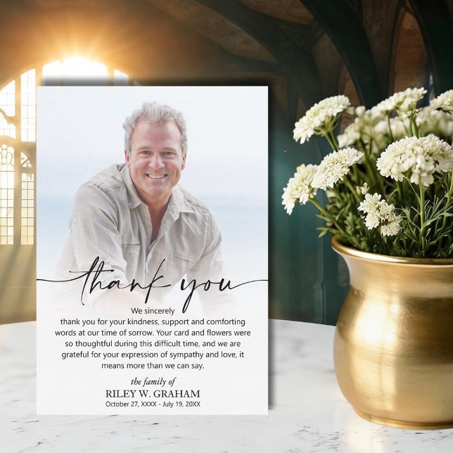 Cartão de Agradecimento de Foto de Funeral Simples (Funeral celebration of life flat thank you cards, with your message over a photo on the front)