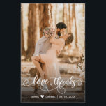 Cartão de Agradecimento de Tipografia de Fotos de<br><div class="desc">Orçamento Moderno de Casamento com Foto e Escrito à Mão "Amor e Agradecimento" roteiro de Agradecimento personalizado cartão fino de baixo orçamento acessível. ***POR FAVOR, NOTE! *** O PAPEL DE ORÇAMENTO/FOLDER É FINO. *** ATUALIZE O PAPEL PARA UM PAPEL MAIS GROSSO. *** Modelo moderno e elegante de cartão postal de...</div>