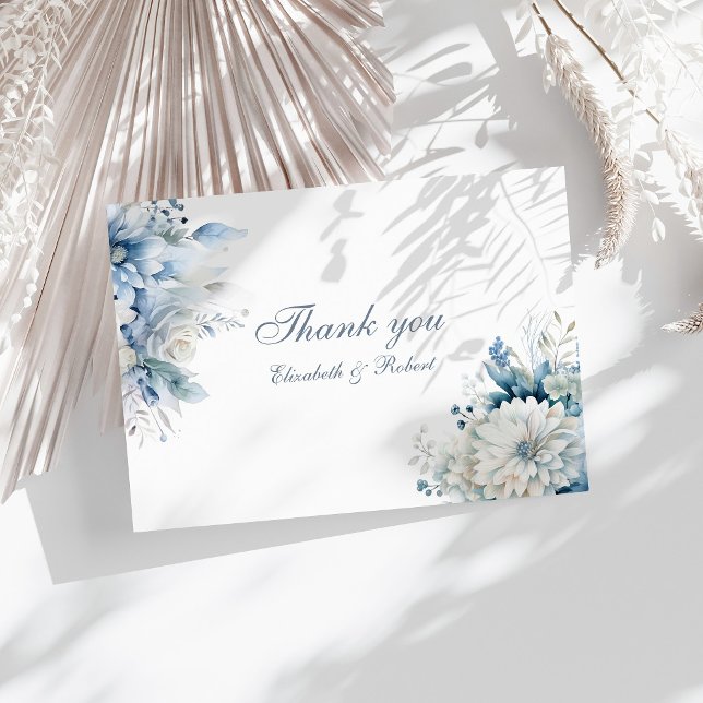 Cartão De Agradecimento Dusty Blue Wildflower Wedding Thank You Card (Dusty Blue Wildflower Wedding Thank You Card on a sunny table with white botanical decoration)