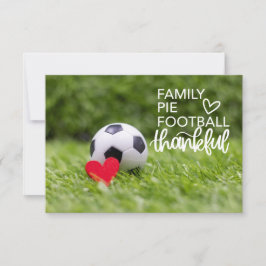Cartão De Agradecimento Esfera de futebol com coração vermelho sobre grama