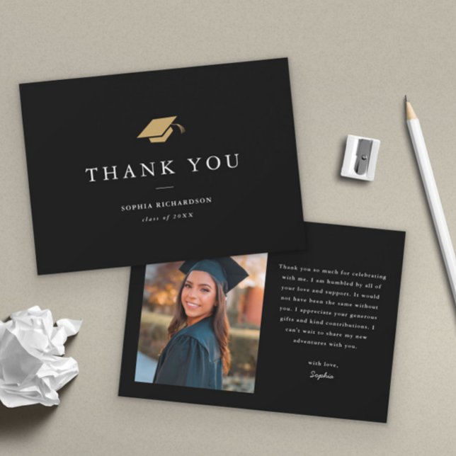Cartão De Agradecimento Fim de Curso Simples Clássico em Preto e Branco  (Simple black and white photo graduation thank you cards.)