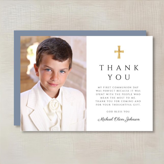 Cartão De Agradecimento Foto da Primeira Comunhão de Blue Cross Boy Modern (Modern Dusty Blue Cross Boy First Communion Photo Thank You Card)
